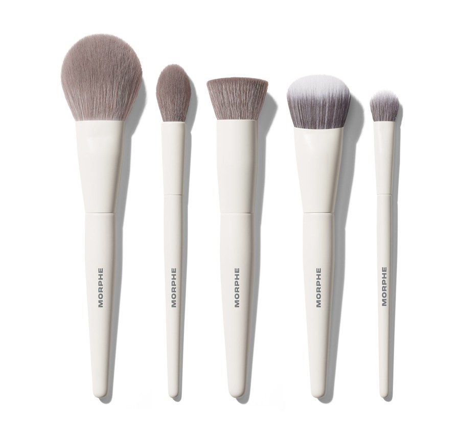The five Morphe Portrait Mode brushes with cream handles, the flat-topped M106 foundation brush in the center